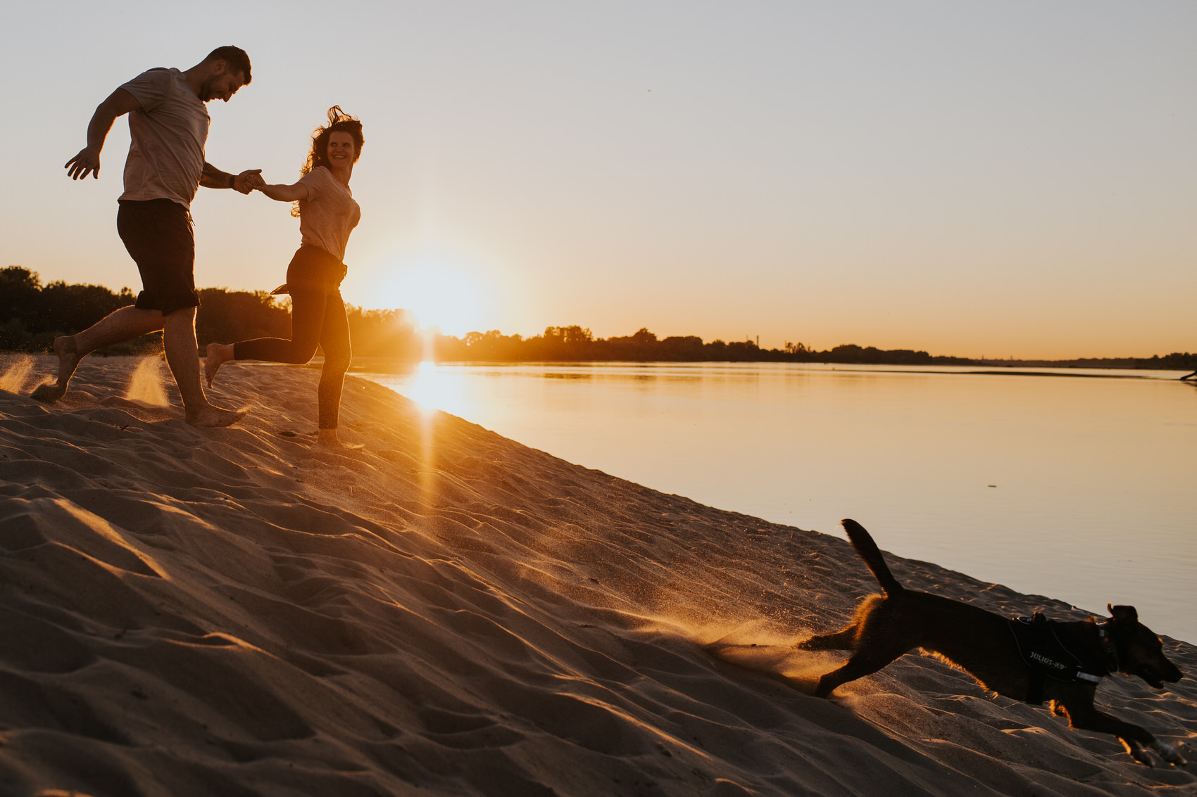 sesja narzeczeńska Wisła warszawa Goczkowski Górecka fotograf ślubny warszawa zachód słońca sesja z psami 